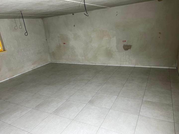 Großer Raum in Betonoptik