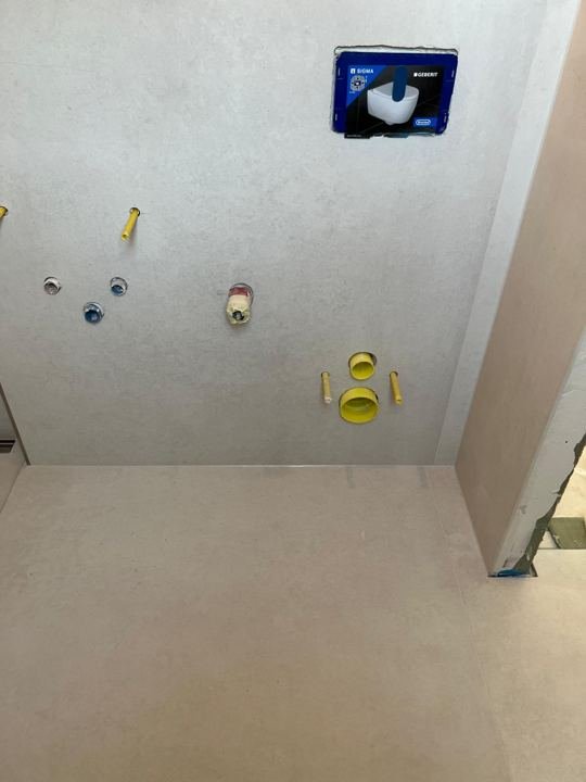Fertige Großformatwand mit Bodenanschluss