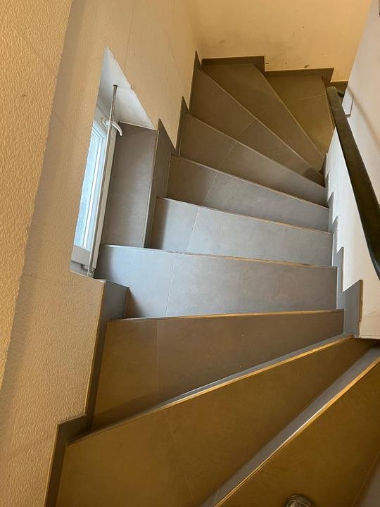 Gewendelte Treppe mit Fenster